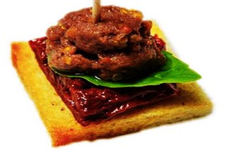 Мусс из телятины на слоеном тесте с вялёными томатами