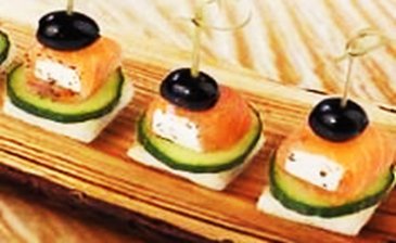 Канапе из семги с брынзой на тостах