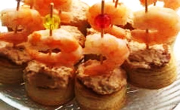 Валованы с муссом из лосося с креветкой