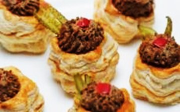 Валованы с паштетом из куриной печёни