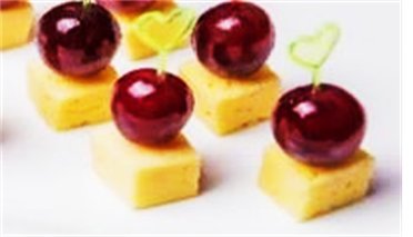 Канапе из гауды с виноградом