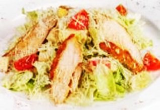 Салат Цезарь с куриным филе